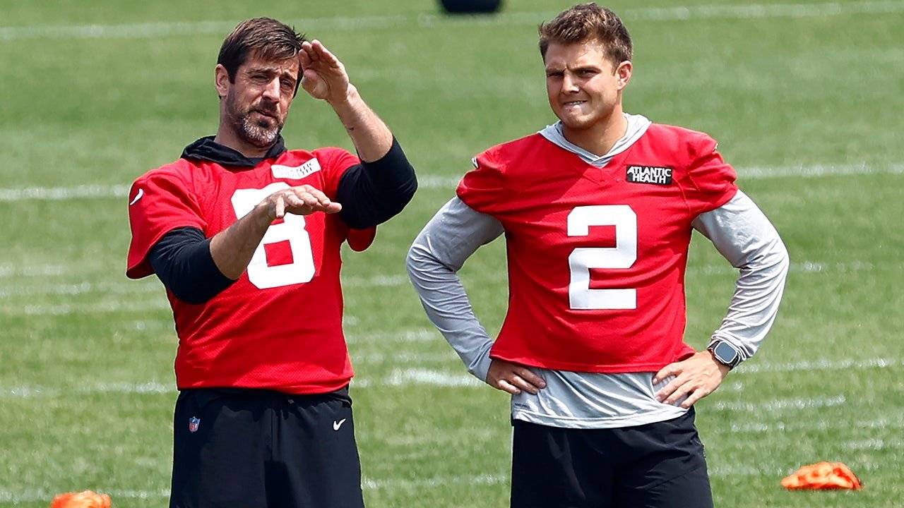 Jets' Aaron Rodgers pokes fun at backup Zach Wilson in hilarious birthday post