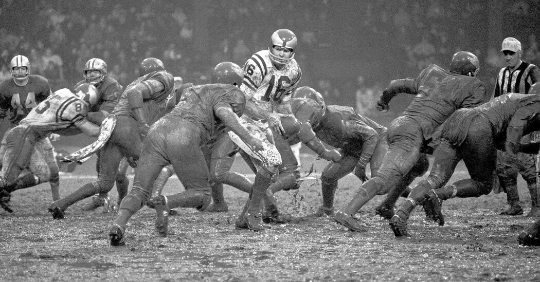 Norm Snead, Veteran N.F.L. Quarterback, Is Dead at 84