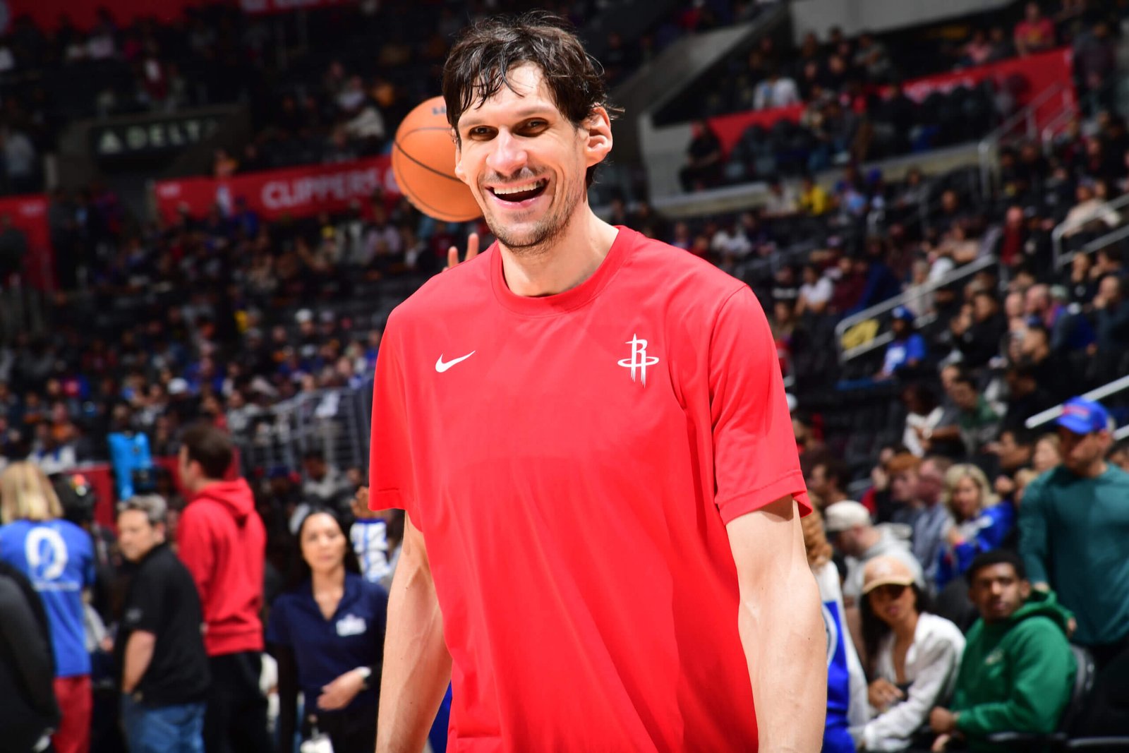 Marjanović intentionally misses free throw, gets Clippers fans free chicken