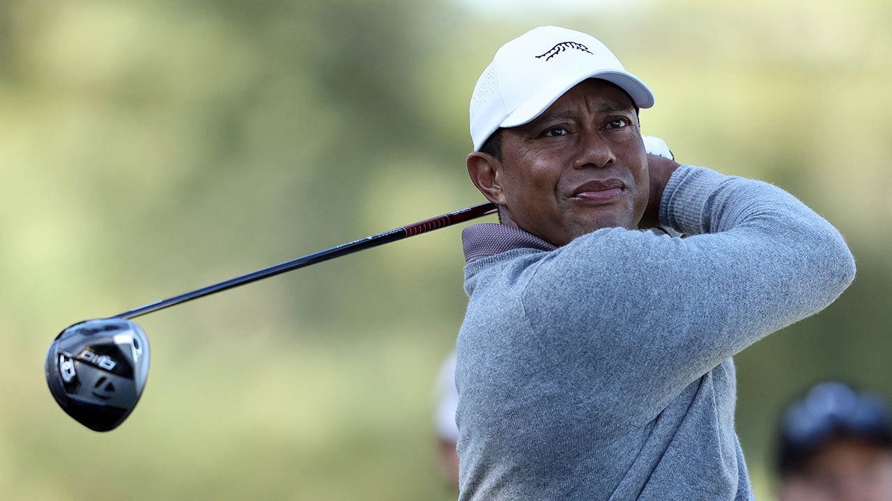 Tiger Woods finishes Masters first round one shot over, continues to compete in second round amid leg concerns